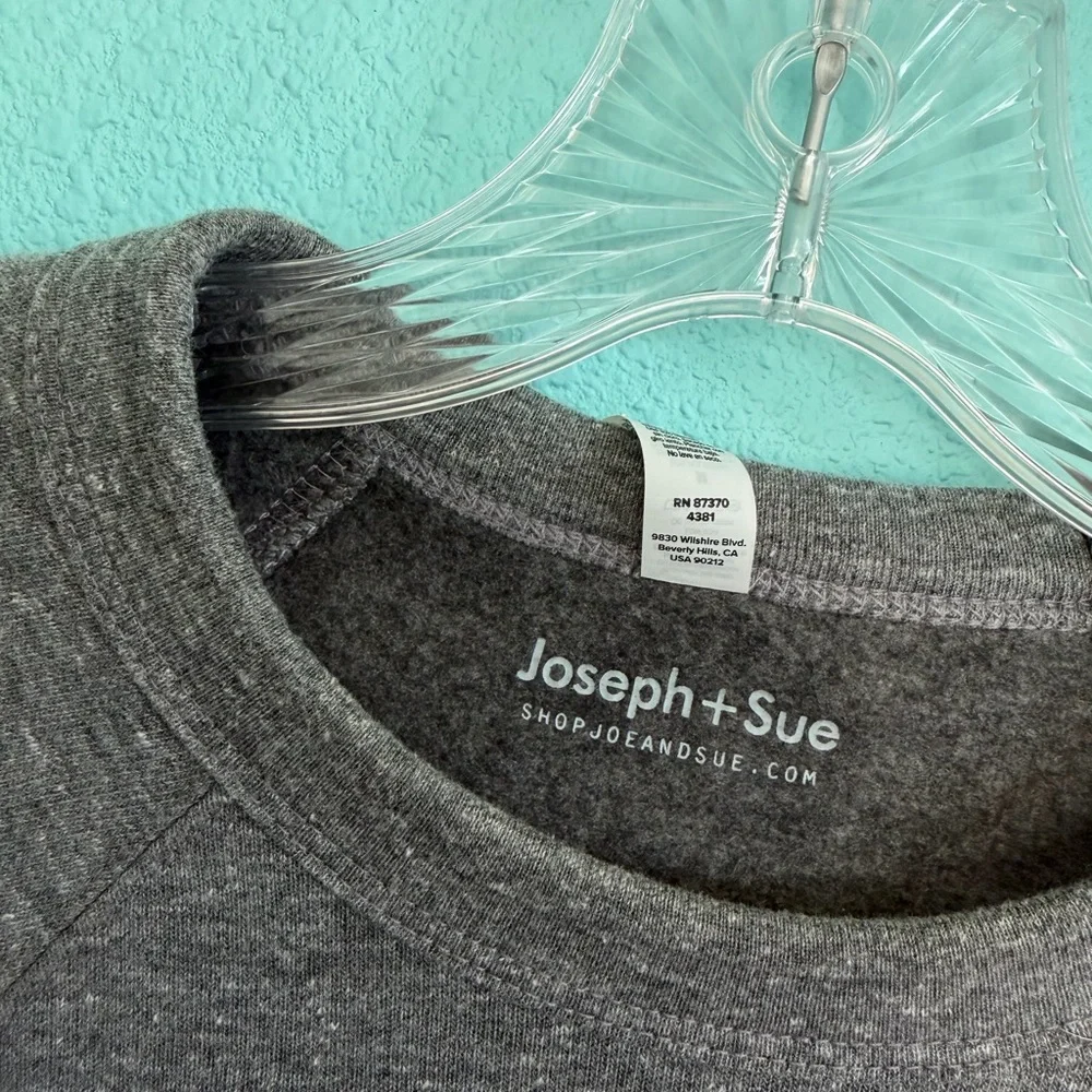 ♥️ Joseph+Sue Have a Heart "Pocket" Print Sweater II, Dark Gray - Picture 4 of 7